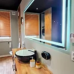 Villa Warmegas - Luksusowy Dom Rozrywki Z Jacuzzi,sauna,padel