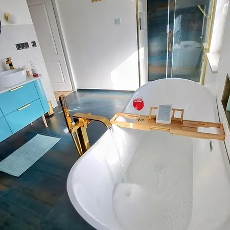 Warmegas - Luksusowy Dom Rozrywki Z Jacuzzi,sauna,padel Milogorze