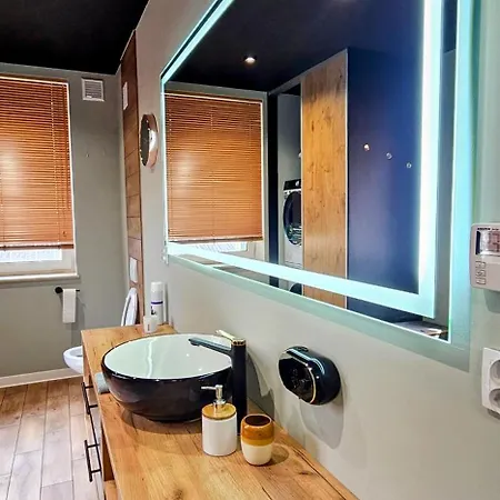 Villa Warmegas - Luksusowy Dom Rozrywki Z Jacuzzi,sauna,padel